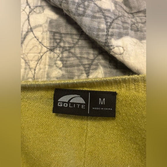 Elegant Wool Green Women's Cardigan - Picture 6 of 10